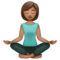 Femme Dans La Posture Du Lotus: Peau Moyenne