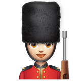 महिला गार्ड: हल्के रंग की त्वचा