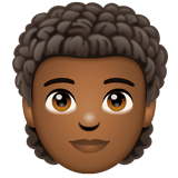 Personne: Peau Moyennement Foncée, Cheveux Bouclés