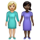 Deux Femmes Se Tenant La Main: Peau Moyennement Claire, Peau Foncée