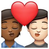 Поцілунок: дорослий дорослий темний тон шкіри дуже світлий тон шкіри для WhatsApp 2.26.8.72